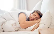 Tại sao cơ bắp lại co giật khi ngủ gật?