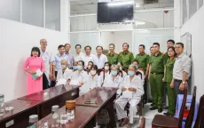 Công an TP Cần Thơ thăm, tặng quà bệnh nhân có hoàn cảnh khó khăn
