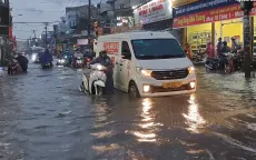 TP Hồ Chí Minh và Đồng Nai ngập úng ngày đầu kỳ nghỉ lễ