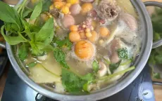 Thưởng thức Lẩu gà lá é tại Hà Nội - Hương vị đặc trưng của Đà Lạt giữa lòng Thủ đô