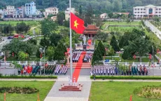 Lá cờ Tổ quốc nơi đầu sóng ngọn gió