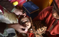 Chạy đua với thời gian cho trẻ uống vaccine bại liệt ở Dải Gaza