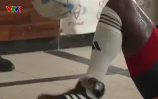 Cựu cầu thủ Cuba thiết lập kỷ lục Guiness về tâng bóng ở tư thế ngồi