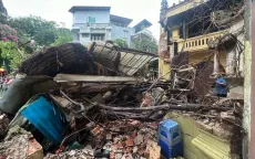 Hà Nội: Sập tường nhà cổ trên phố Hàng Cá khiến 3 người bị thương