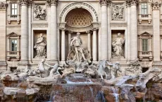 Italy hạn chế du khách đến đài phun nước nổi tiếng Trevi