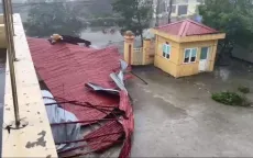 VIDEO: Bão số 3 gây mưa kèm dông gió mạnh quật bay mái tôn, cây xanh nhiều địa phương