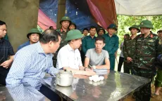 Phó Thủ tướng Hồ Đức Phớc thăm gia đình nạn nhân vụ sạt lở 4 người tử vong tại Hòa Bình