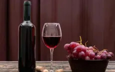 Lợi ích bất ngờ của rượu vang đỏ đối với làn da và mái tóc