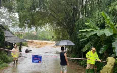 Lào Cai trắng đêm di dời dân khỏi vùng nguy cơ sạt lở, ngập lụt