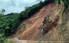 Nhiều tuyến đường ở Yên Bái sạt lở sau mưa lớn, giao thông ách tắc
