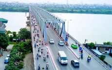 Hà Nội yêu cầu khẩn trương rà soát cầu vượt sông, cấm xe qua các cầu yếu
