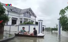 Nước sông Cà Lồ dâng cao, một thôn ở Sóc Sơn bị cô lập do mưa lũ