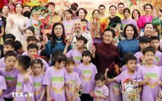 Phu nhân Ngô Phương Ly và Phu nhân Naly Sisoulith thăm Làng trẻ em Birla Hà Nội