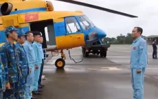 Những chiếc trực thăng quân sự đã đến với nhân dân vùng lũ