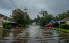 Bão Francine đổ bộ bang Louisiana (Mỹ) gây ngập lụt