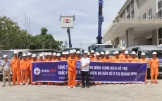Hàng trăm kỹ sư, công nhân Điện lực miền Trung lên đường ra Bắc khắc phục sự cố lưới điện