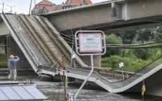 Đức phá hủy cầu huyết mạch ở Dresden nhằm ứng phó nguy cơ mưa lũ