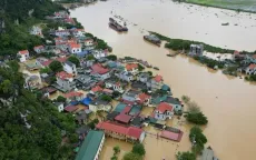 Nước ngập sâu, hơn 700 hộ dân tại Ninh Bình bị cô lập