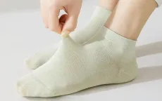 Mẹo khử mùi tất khi giặt