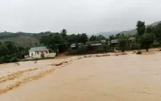Lũ trên các sông lên cao, nhiều điểm ở Quảng Trị ngập lụt, chia cắt giao thông 