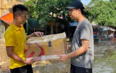 Bưu điện vận chuyển gần 8.000 tấn hàng cứu trợ đến người dân bị ảnh hưởng bởi mưa lũ
