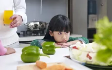Tạo bữa cơm hấp dẫn cho trẻ biếng ăn