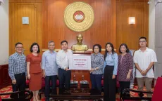 Hội Xuất bản Việt Nam trao 500 triệu đồng ủng hộ đồng bào bị ảnh hưởng bởi bão Yagi.