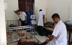 Bệnh xá đảo Sinh Tồn Đông và Song Tử Tây cấp cứu 4 ngư dân gặp nạn trên biển