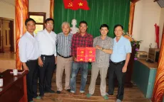 "Sổ tiết kiệm Búa liềm vàng" giúp đảng viên có hoàn cảnh khó khăn