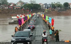 Chính thức thông xe cầu phao Phong Châu