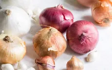 Cách loại bỏ mùi hành, tỏi trên tay với nguyên liệu sẵn có trong nhà