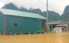 Người dân Quảng Bình xây nhà phao thích nghi lũ