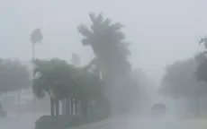 Siêu bão Milton đổ bộ Florida (Mỹ): Mưa lớn "ngàn năm có một", lốc xoáy thổi bay nhà