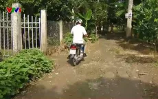 Đường bê tông vỡ nát, sình lầy, người dân mong sớm khắc phục