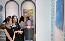 Lê Quỳnh Anh và thế giới đầy màu sắc qua triển lãm 'Vũ điệu trừu tượng'