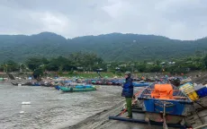 Công an sát cánh cùng người dân phòng chống bão số 6