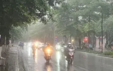 Thủ đô Hà Nội có mưa rào, đêm trời lạnh