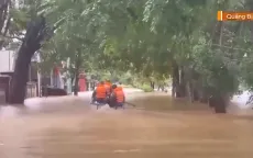 Quảng Bình trắng đêm hỗ trợ người dân di dời chạy lũ