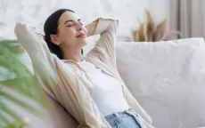 5 bí quyết giúp tóc luôn suôn mượt và chắc khỏe sau giấc ngủ