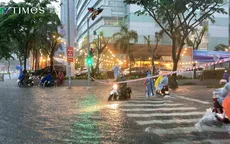 Đà Nẵng: Đường phố ngập nước, người dân đi làm sáng sớm gặp khó khăn