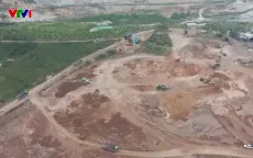 Quảng Ninh: Hàng trăm hộ dân sống chung với bụi bẩn, ô nhiễm do vận chuyển đất đá