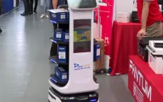 Robot giao nhận giấy tờ có mặt tại triển lãm thiết bị văn phòng Hà Nội