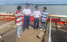Cảnh sát biển triệt phá nhiều vụ khai thác cát trái phép trên biển