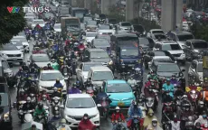 Nguồn phát thải từ giao thông chiếm khoảng 56% ô nhiễm không khí của Hà Nội