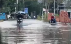 Khu dân cư thường xuyên ngập úng do thi công kè dở dang
