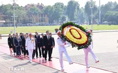 Chủ tịch Quốc hội Armenia Alen Simonyan vào Lăng viếng Chủ tịch Hồ Chí Minh