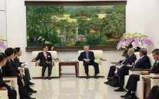 Phó Thủ tướng Thường trực Nguyễn Hòa Bình tiếp Chủ tịch Ngân hàng Công nghiệp Hàn Quốc