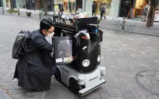 Giao đồ ăn bằng robot tự lái tại Nhật Bản