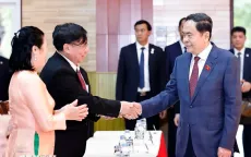 Chủ tịch Quốc hội Trần Thanh Mẫn gặp cộng đồng người Việt Nam tại Campuchia