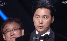 Jung Woo Sung bị chỉ trích khi xuất hiện tại giải thưởng Rồng Xanh